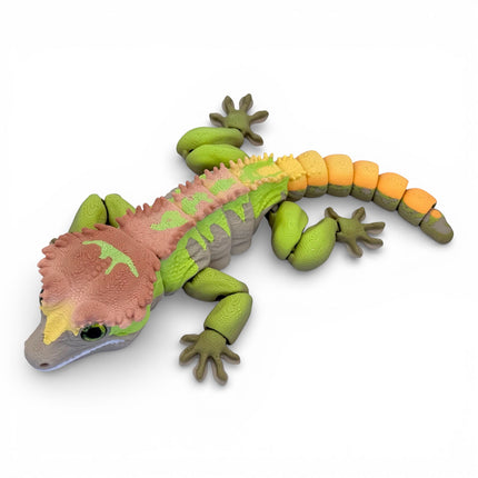 Crested Gecko Figurine - Articulated 3D Printed Lizard, Glass Eyes, Desk Decor Gift for Gecko Lovers