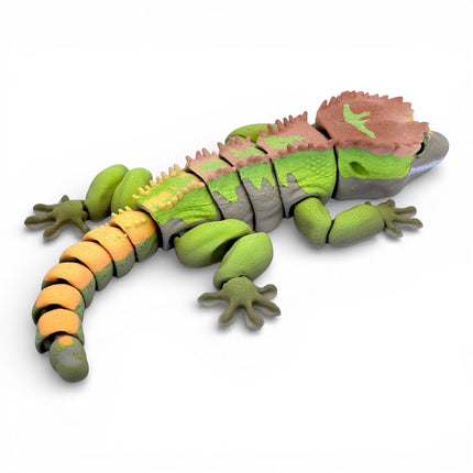 Crested Gecko Figurine - Articulated 3D Printed Lizard, Glass Eyes, Desk Decor Gift for Gecko Lovers