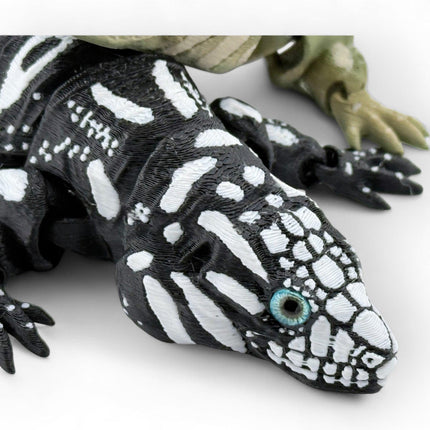 Tegu Lizard Model with Glass Eyes in Black & White or Green Gradient