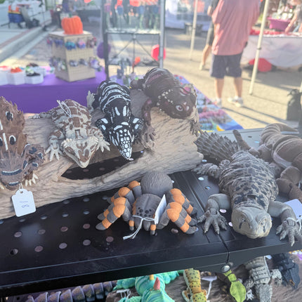 3D Printed Reptile Display Log – Real Wood Filament Natural Display Stand (Dark Brown)